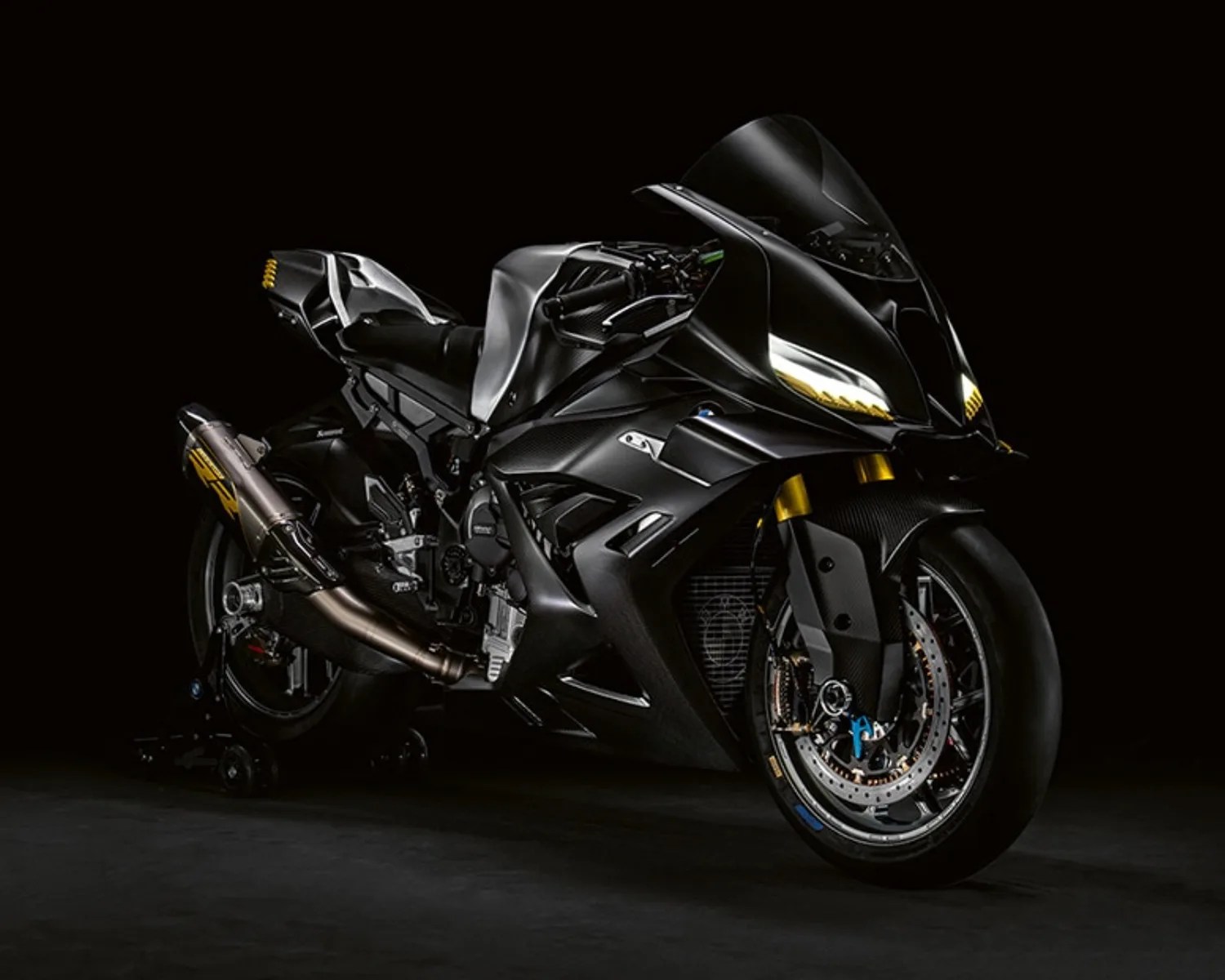bmw concept rr hero