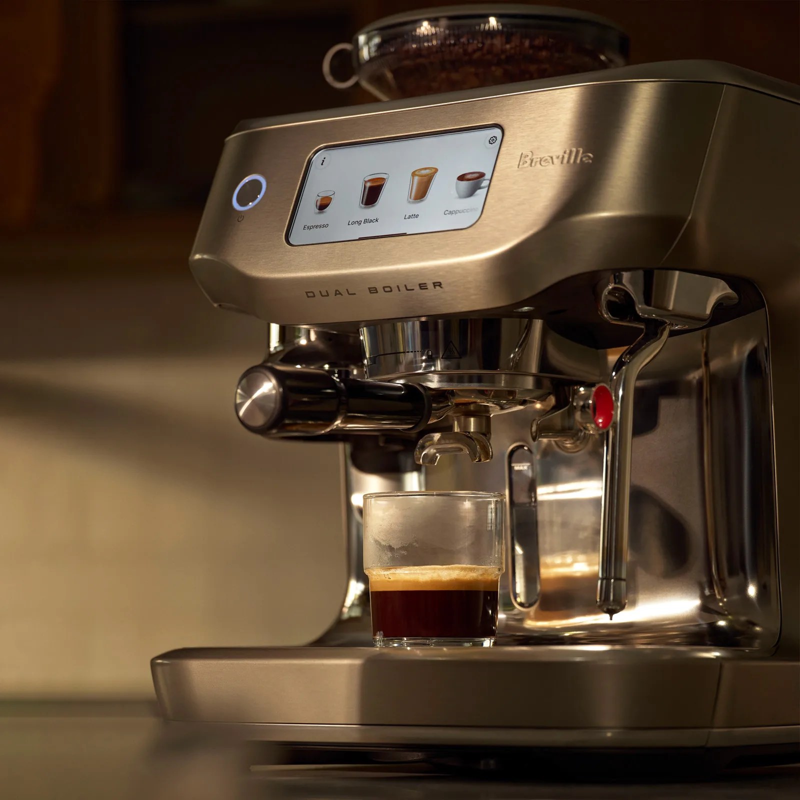 From automatic grind adjustments to single-degree brew control, the new Oracle Dual Boiler aims to please both ends of the home barista spectrum.