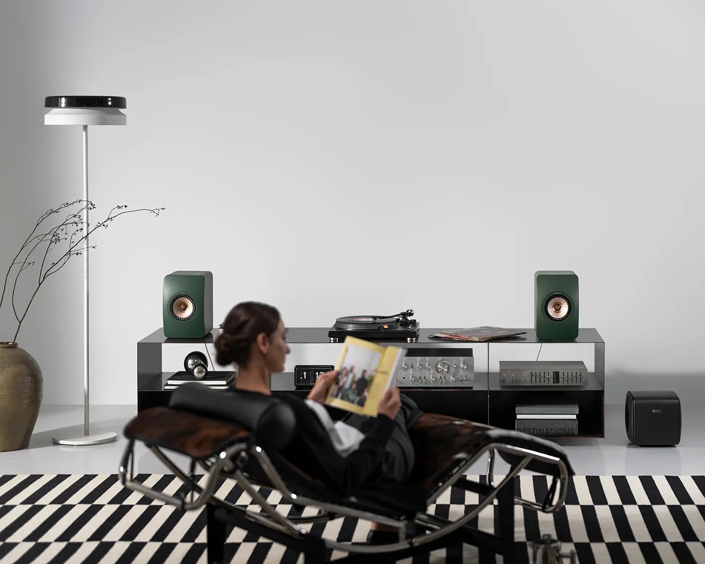 KEF LS50 Meta in Moss Green