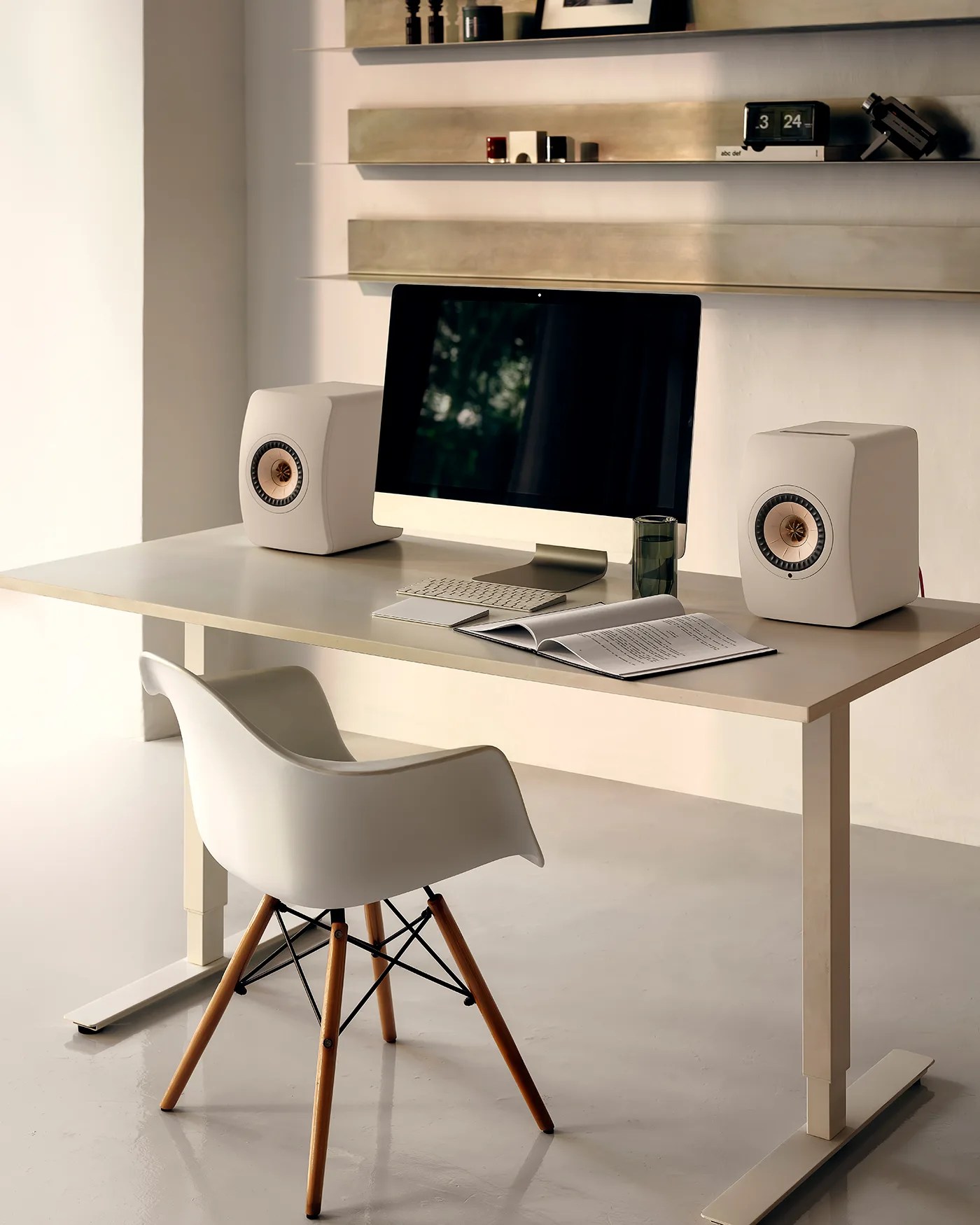 KEF LS50 Wireless II in sand shell