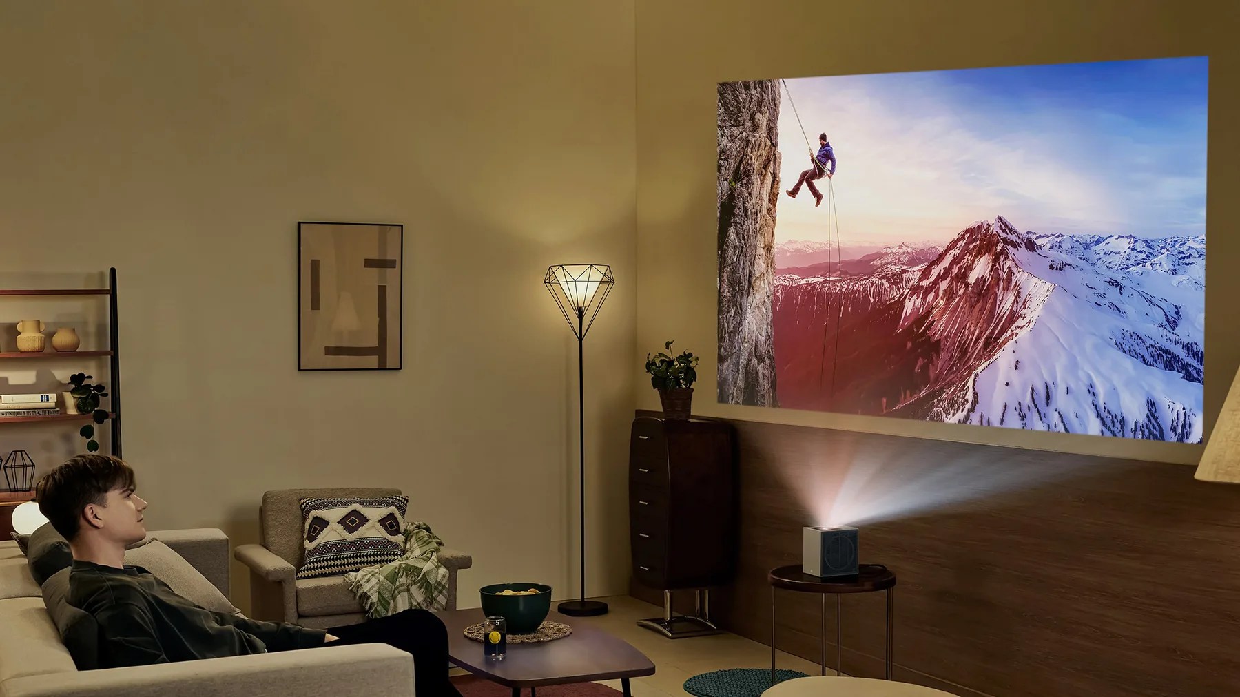 LG CineBeam S