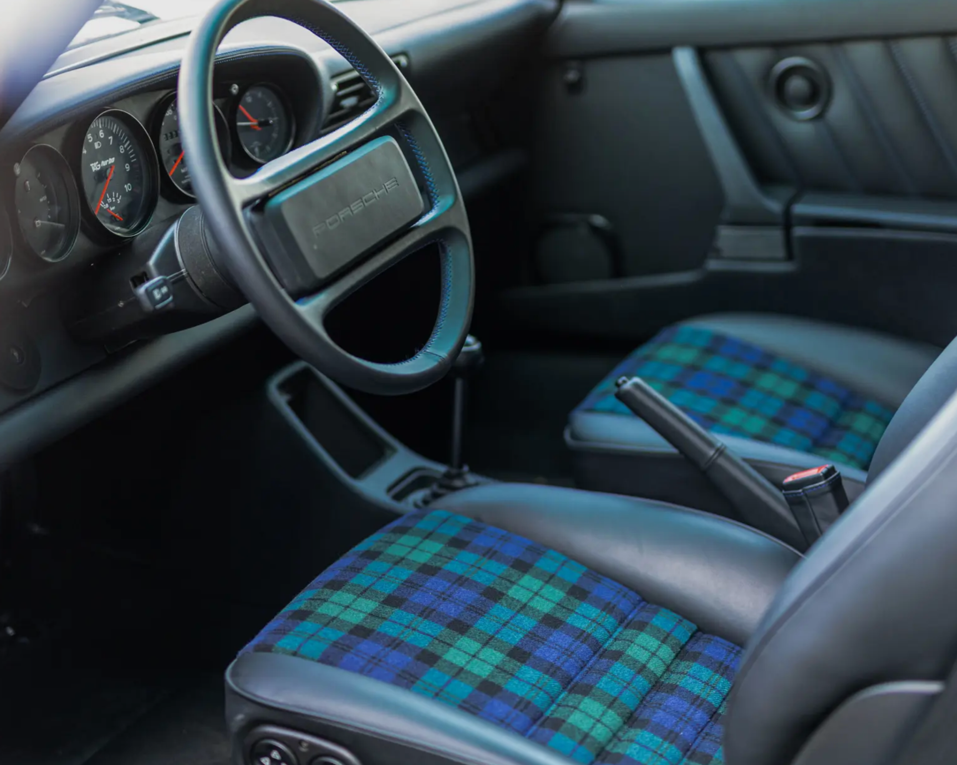 a photo of the plaid interior of a porsche 911