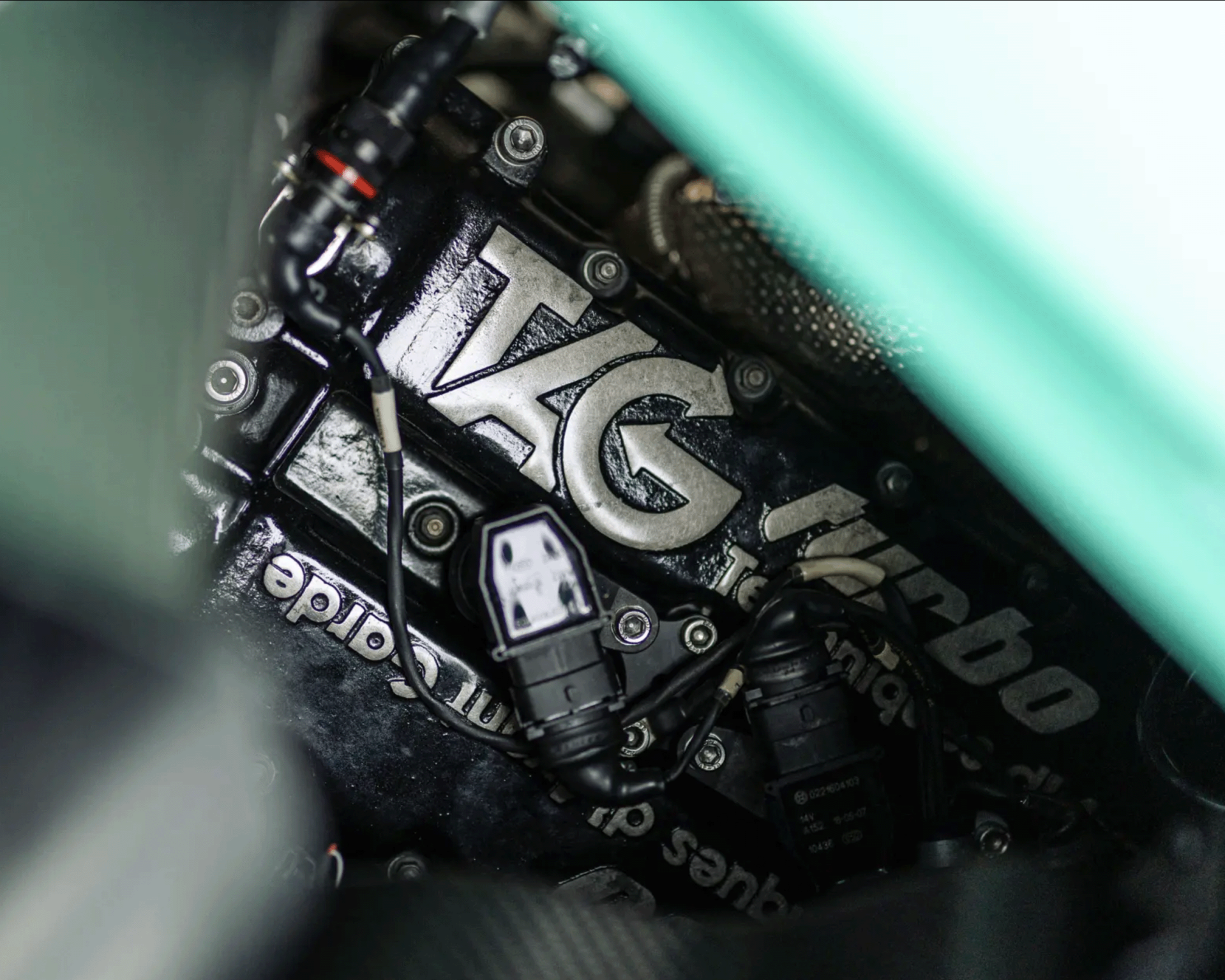 a photo showing the engine from a custom porsche 911 turbo