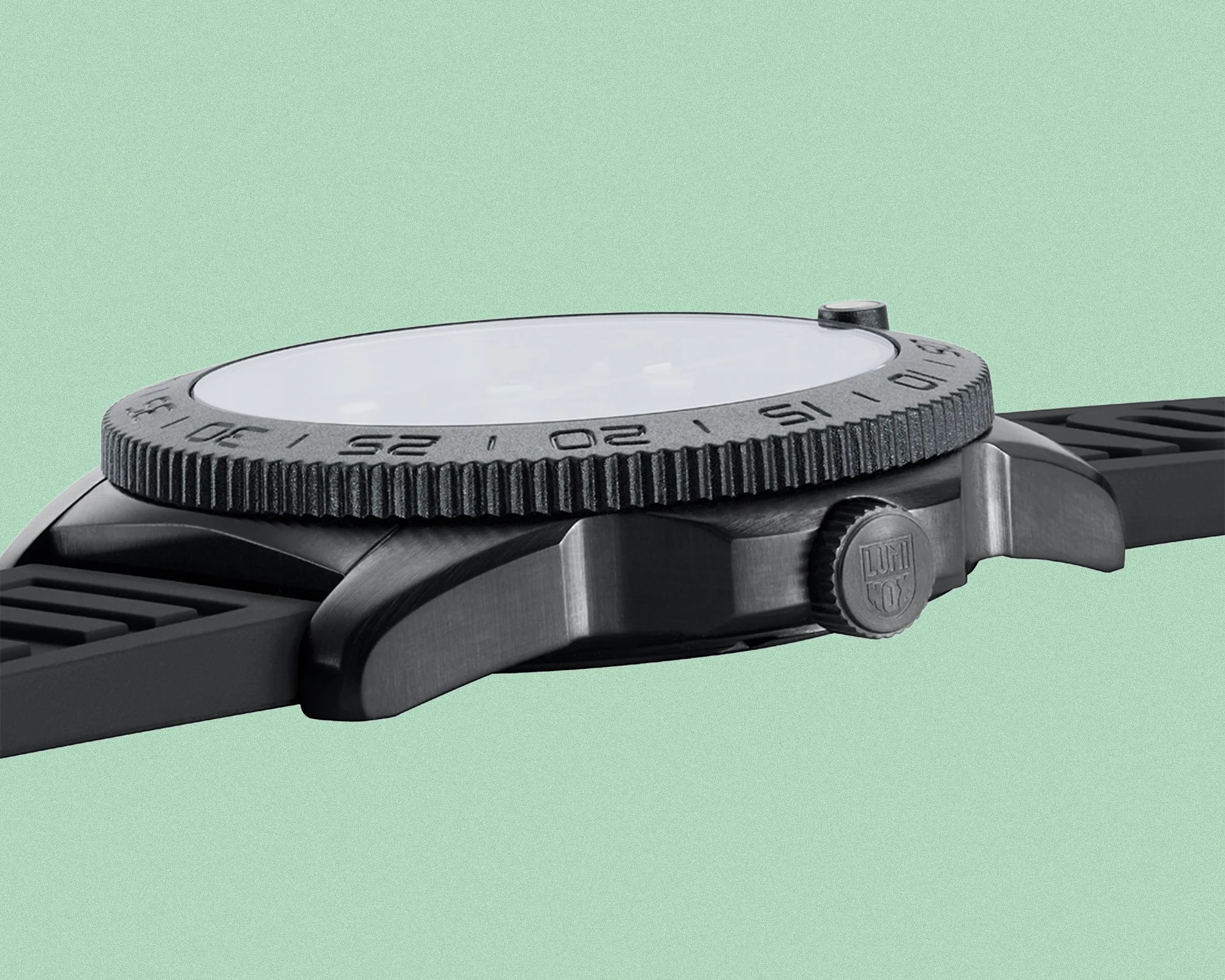 Luminox Pacific Diver Stealth Series case from the side