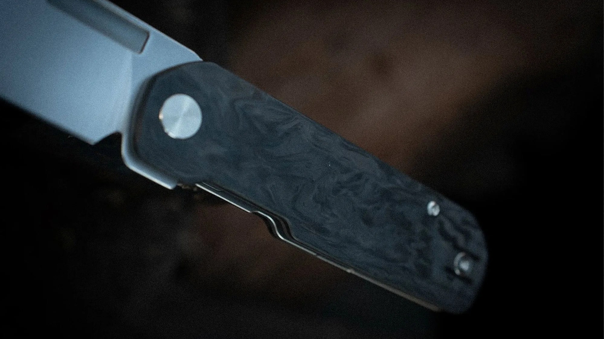 Vero Engineering Avid 1 EDC Knife handle closeup