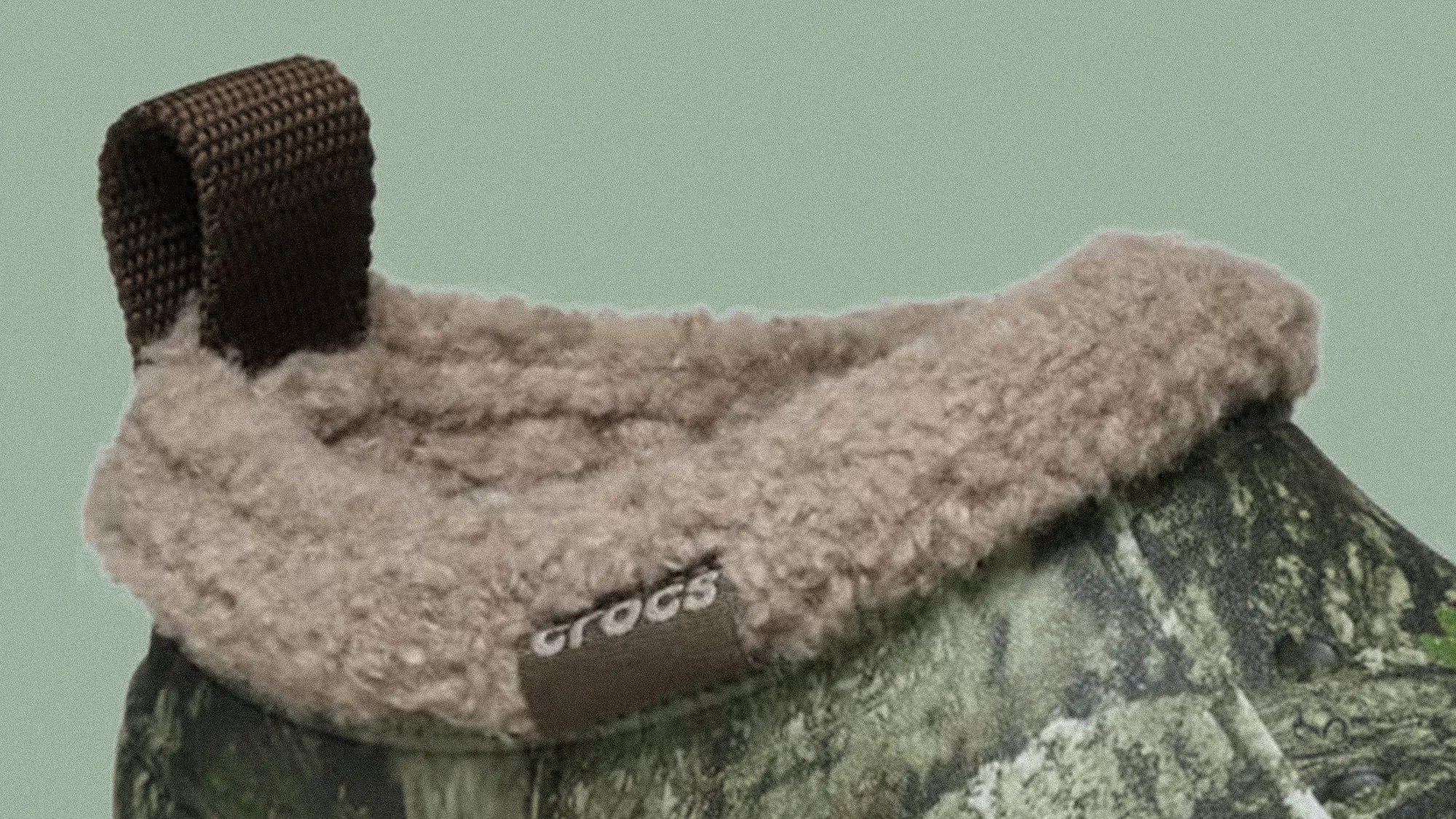 Crocs, bu rahat kamuflaj tıkanmaları ile kamp yapısında her şeyden önce geliyor