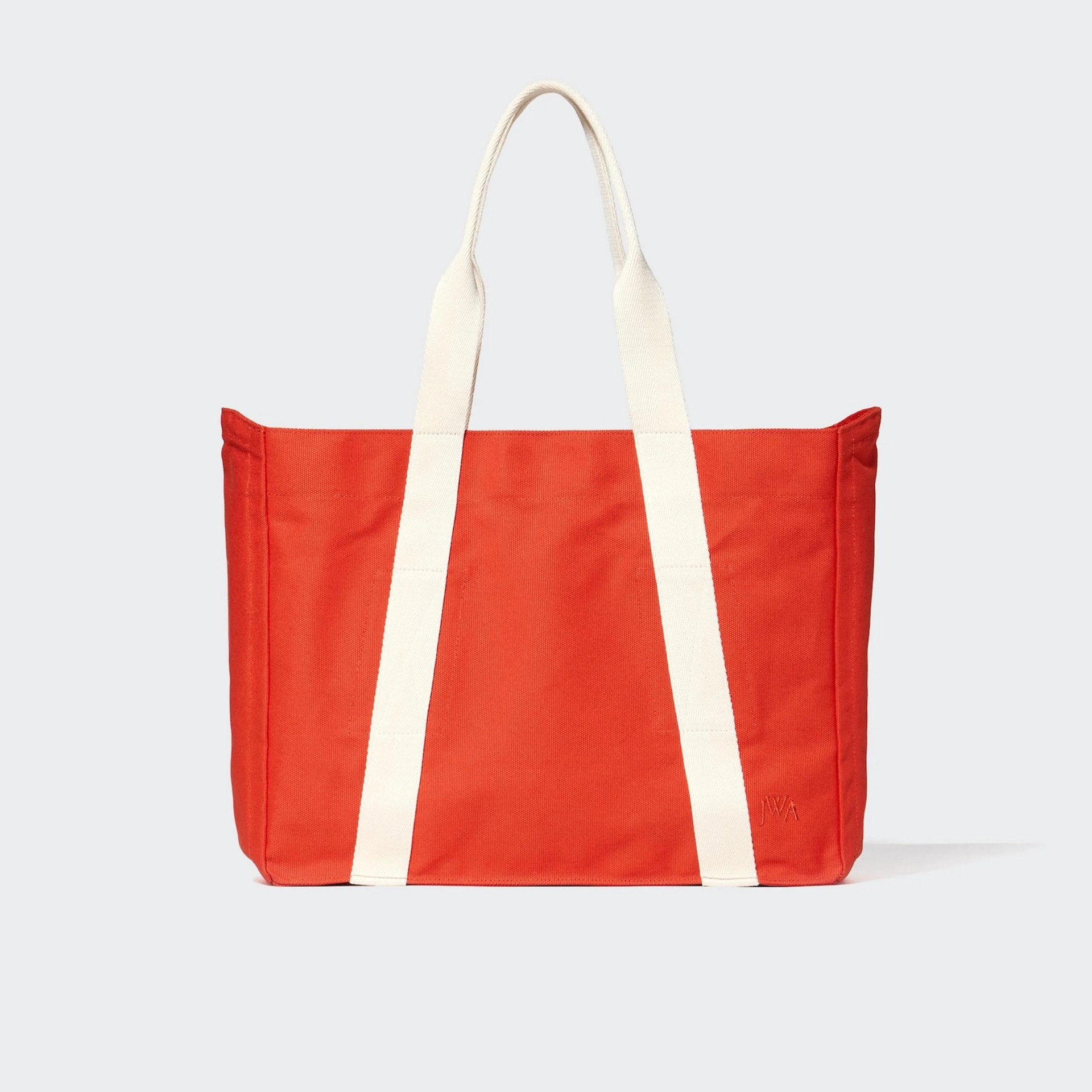 Uniqlo's Cheap, Vintage-Inspired EDC Bag Has All the Makings of an Uniqlo's Cheap, Vintage-Inspired EDC Bag Has All the Makings of an