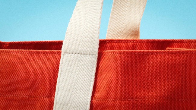 Uniqlo’s Cheap, Vintage-Inspired EDC Bag Has All the Makings of an Instant Classic