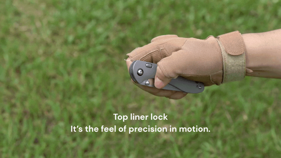 gif showing action of the contoured titanium feldspar liner lock