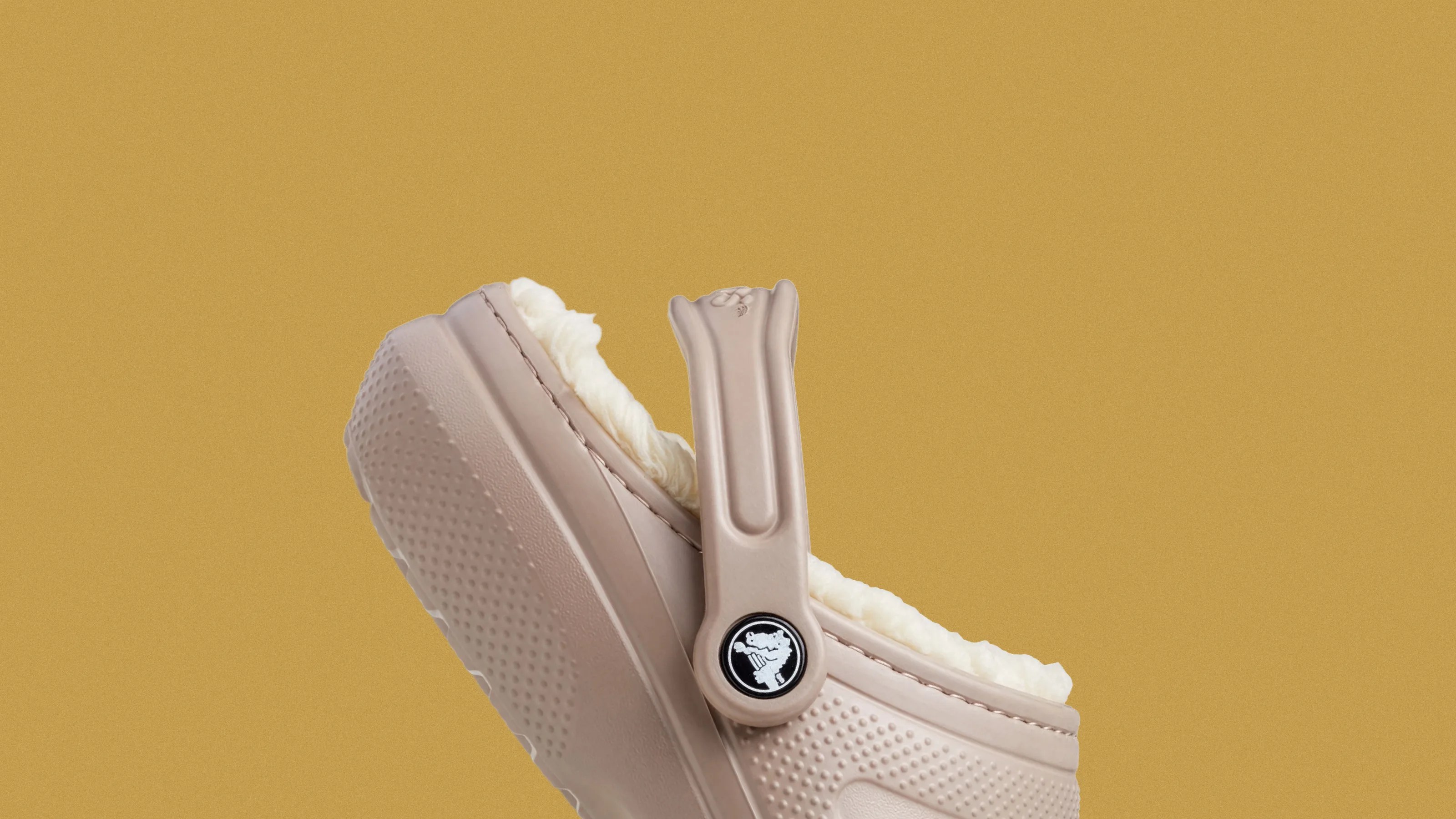 Crocs'un Soğuk Hava Klasikleri Şu Anda Şaşırtıcı derecede Uygun Fiyatlı