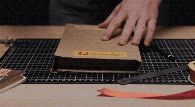 small carry pinner 3cm knife in action