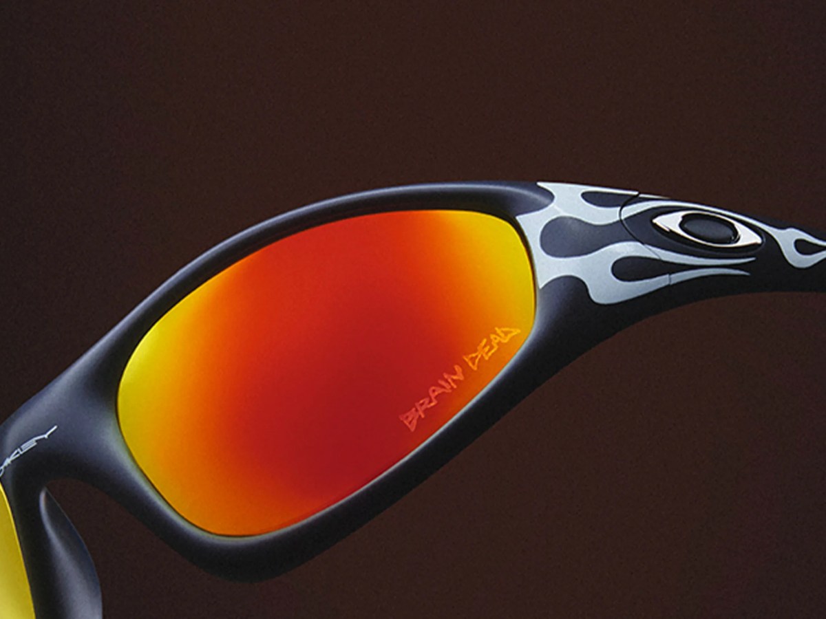 Oakley Proves Yet Again That These Cult-Classic Frames Are the New