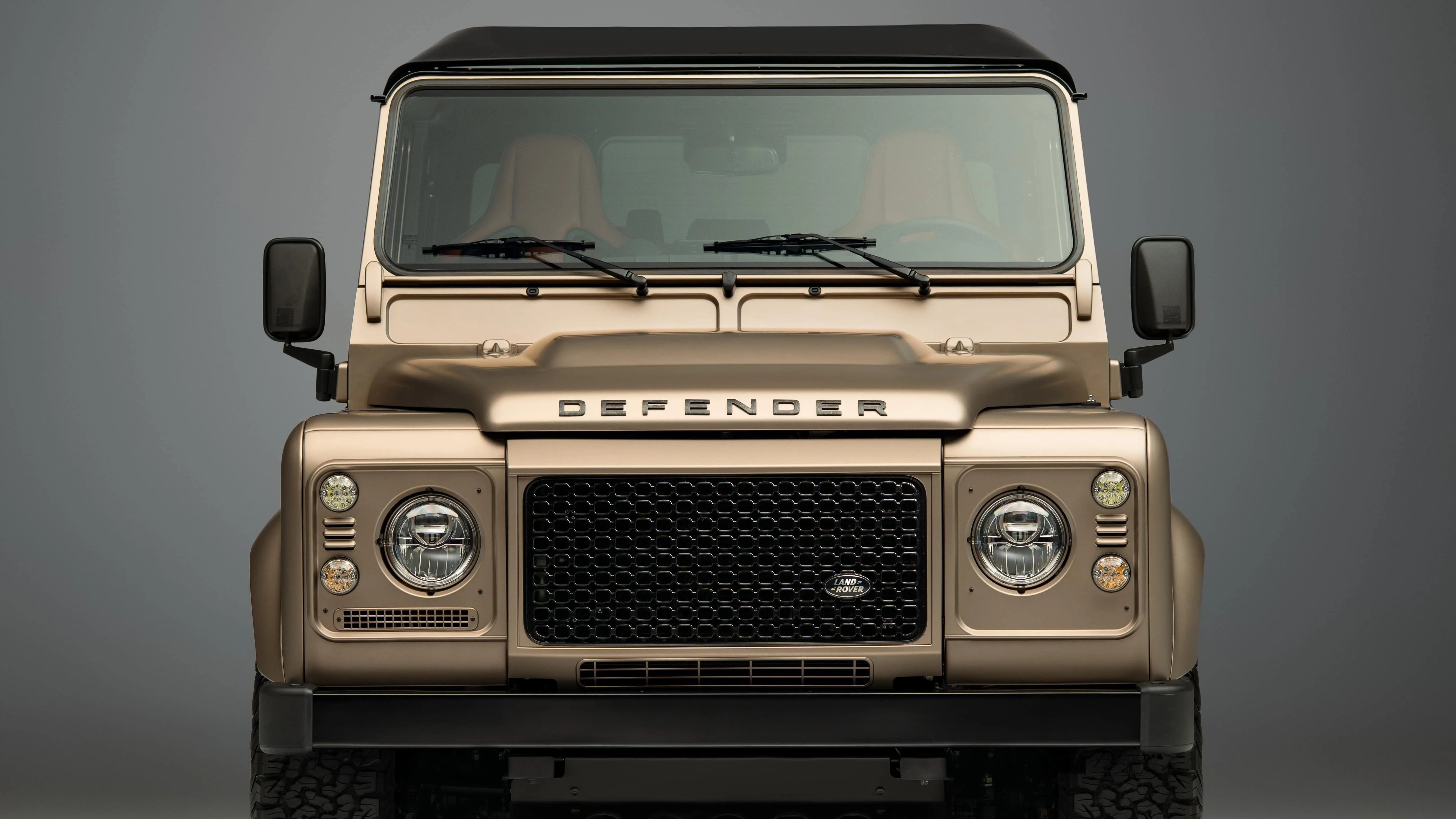 Land Rover'ın Yeni Klasik Defender Seçenekleri En Zorlu Off-Roader'ından Ödünç Alındı