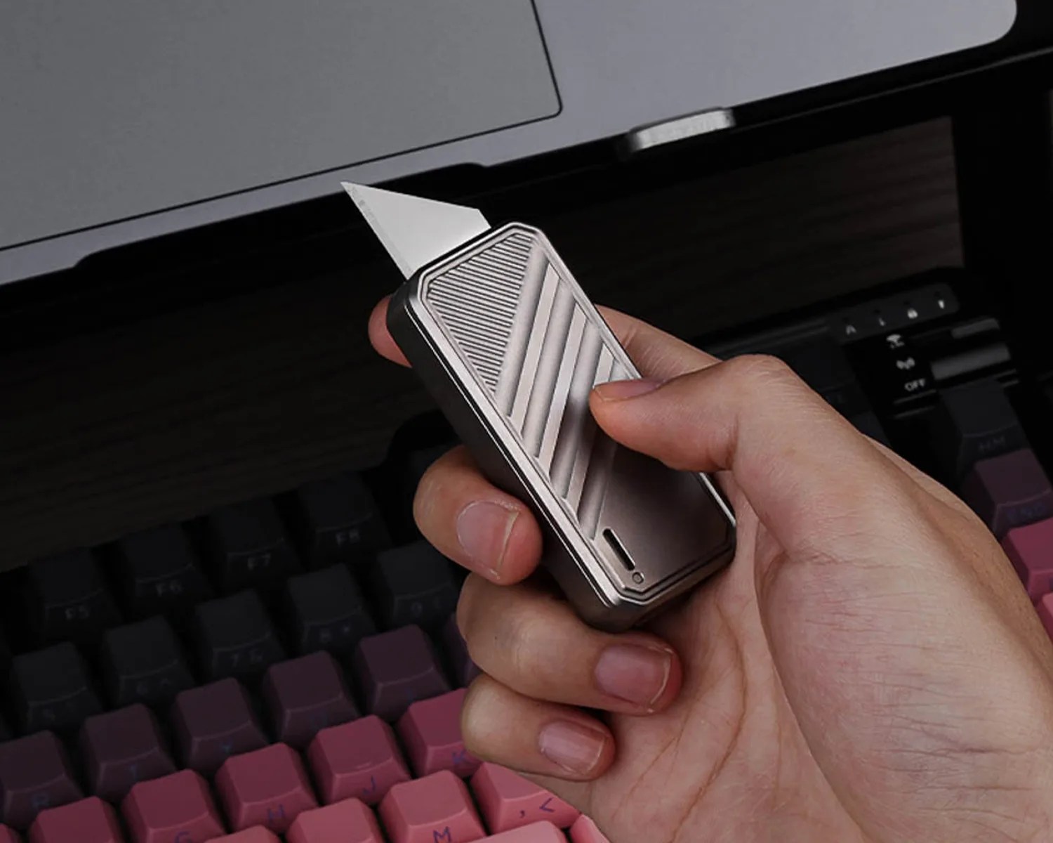 This Super-Affordable, Fidget-Friendly EDC Knife Delivers a Masterclass ...