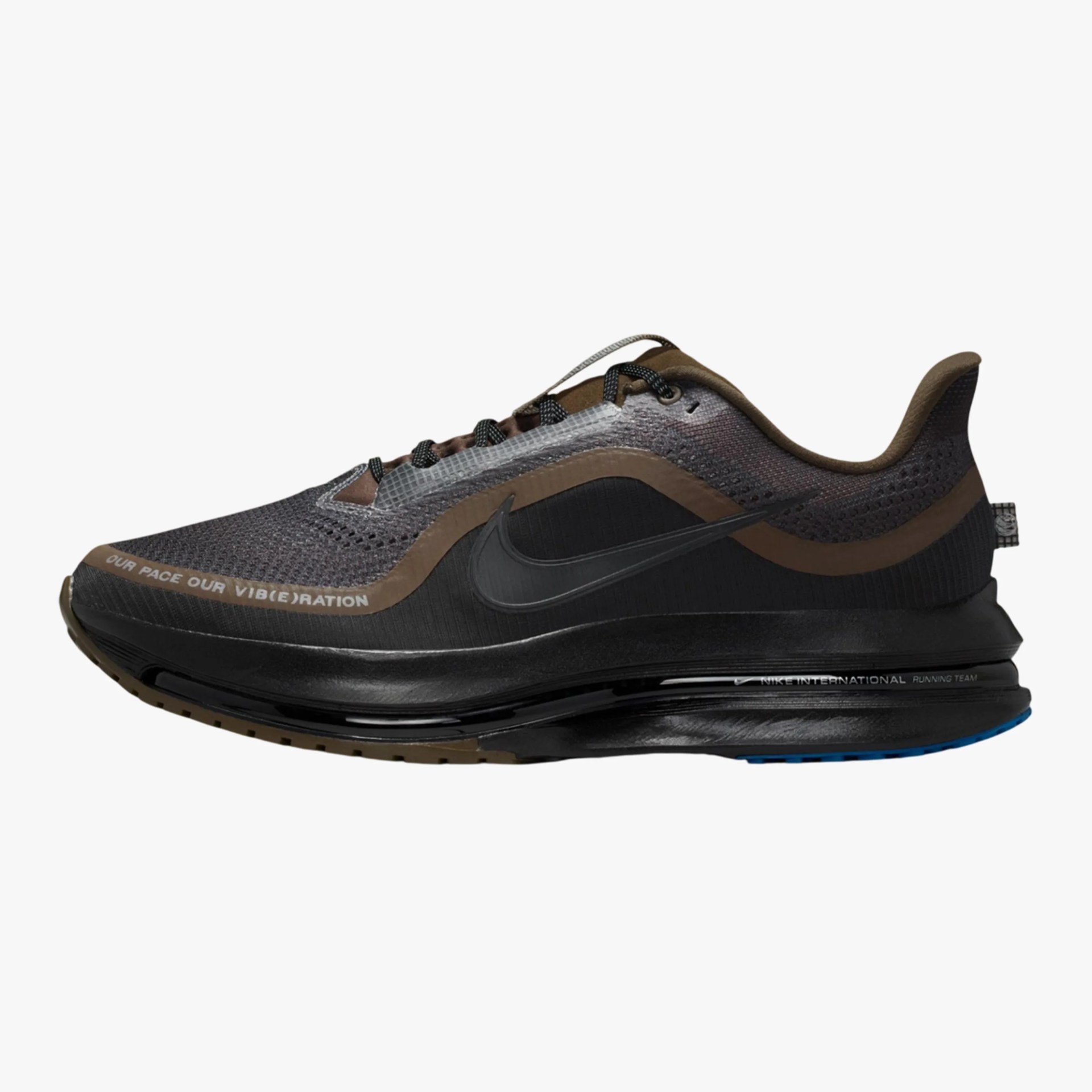 Black and brown Nike running shoe with mesh upper and visible air sole unit.