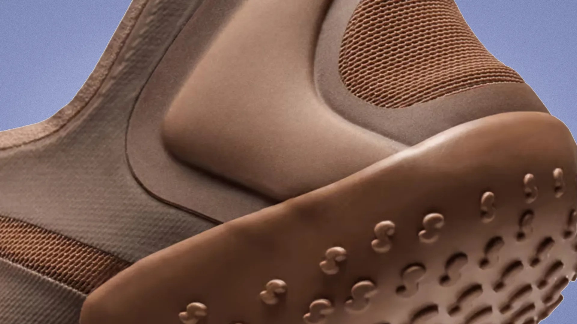 Nike'ın En Polarize Edici Koleksiyonu Minimalist, Sokak Stilinden İlham Alan Bir Ayakkabıyı Tanıtıyor