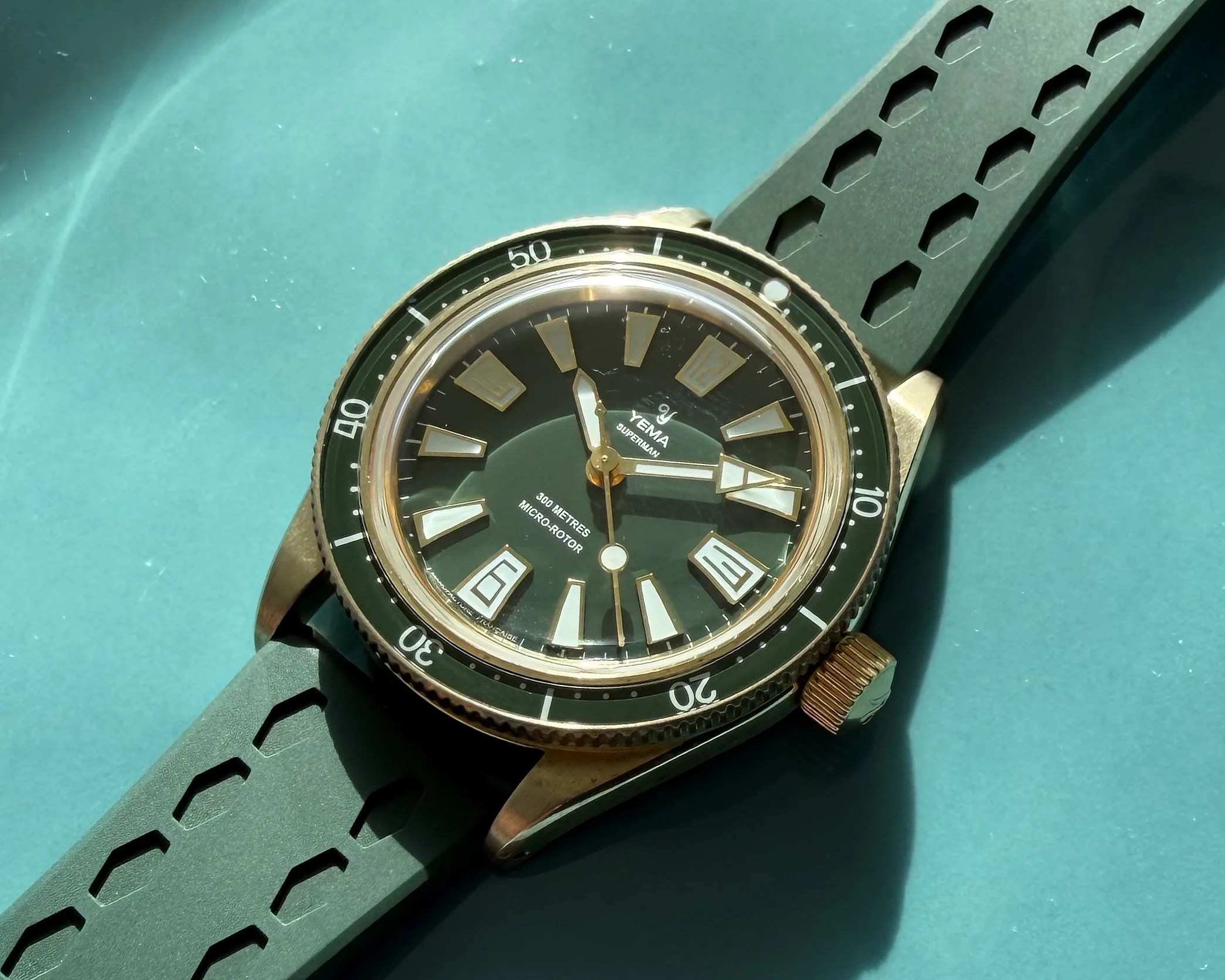 This Ultra-Thin Retro Dive Watch Gets a Gorgeous Material Makeover