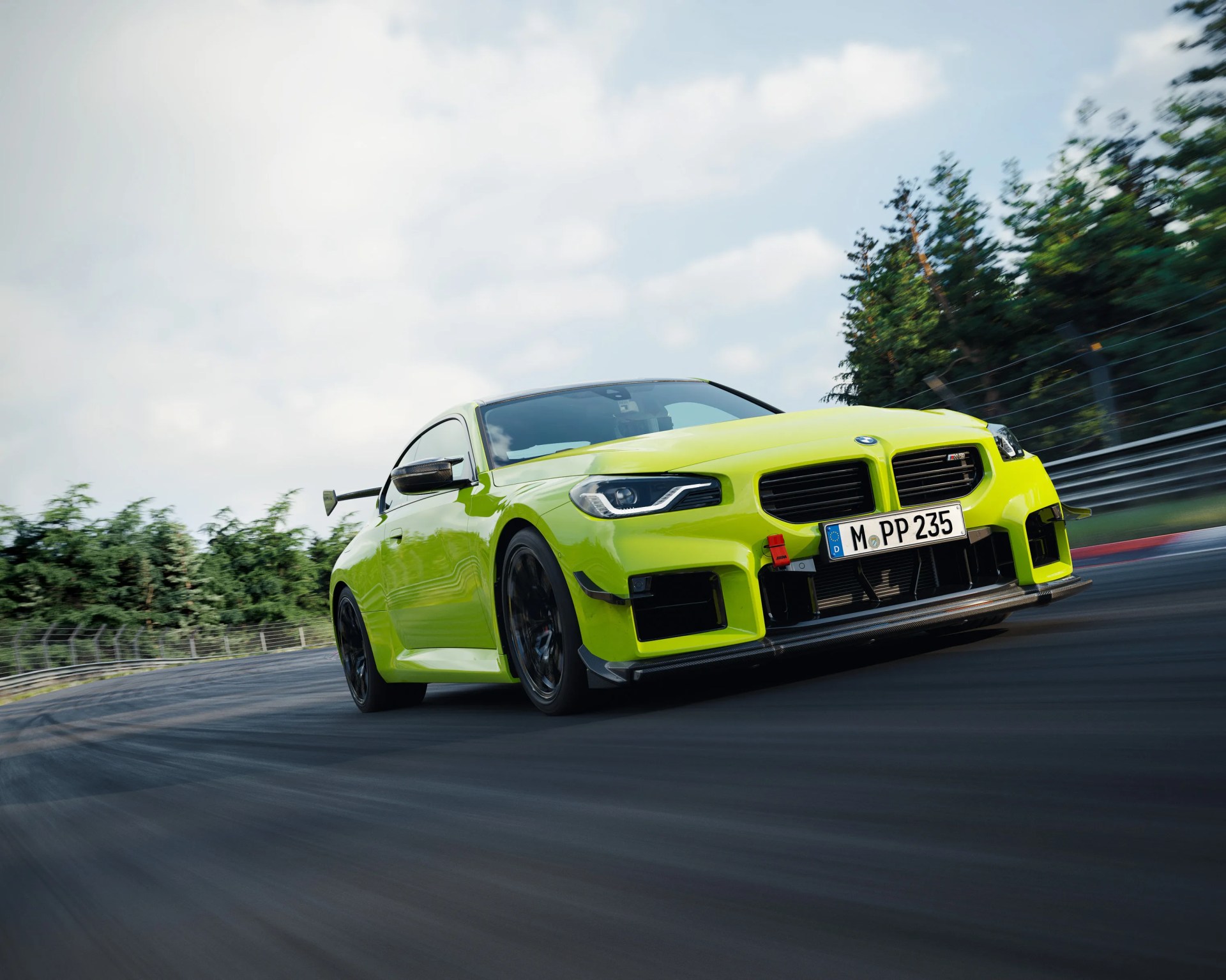  M2 グリーンボディ M PERFORMANCE BMW Just Dropped the Ultimate Road-Legal Racecar