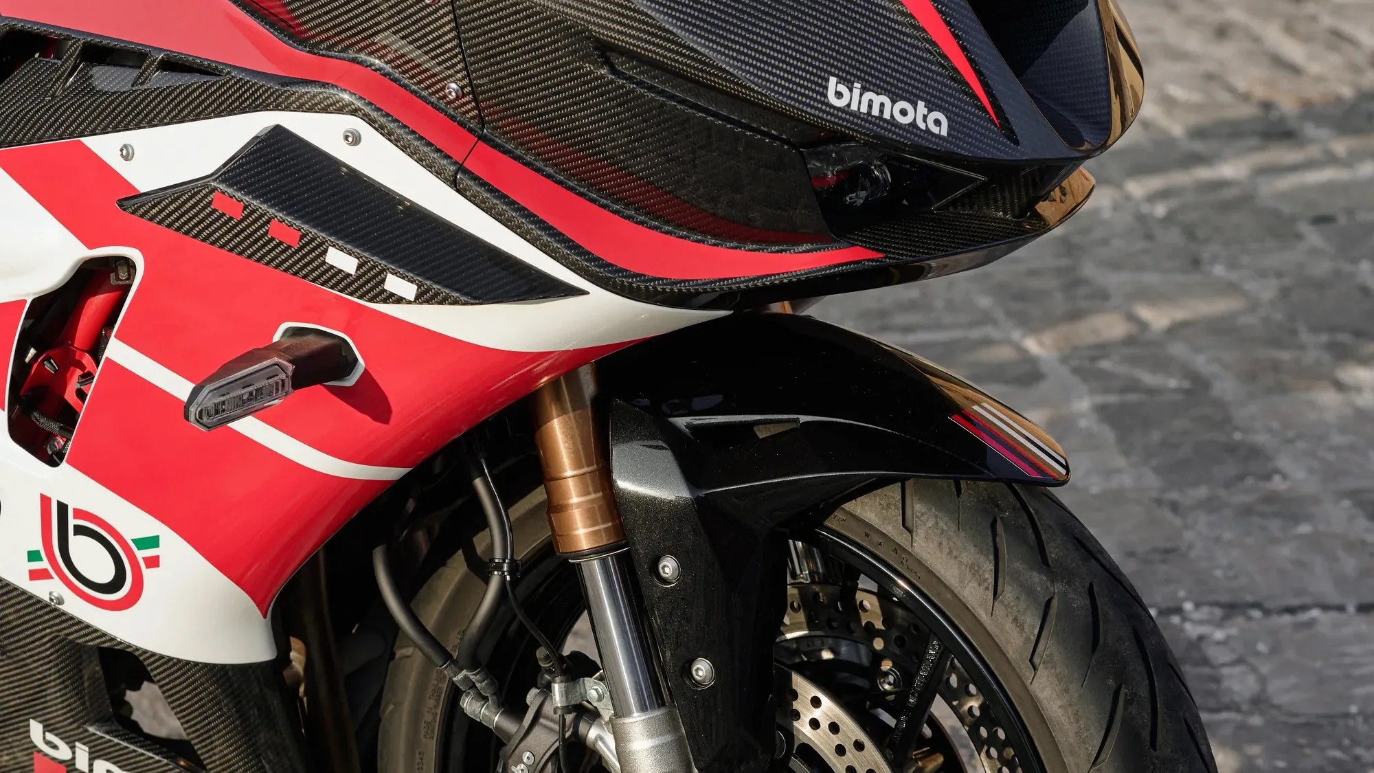 趣味・スポーツ・実用 Bimota 25 Years of Excellence One of Italy's Most Striking Moto Brands Unleashes an Approachable