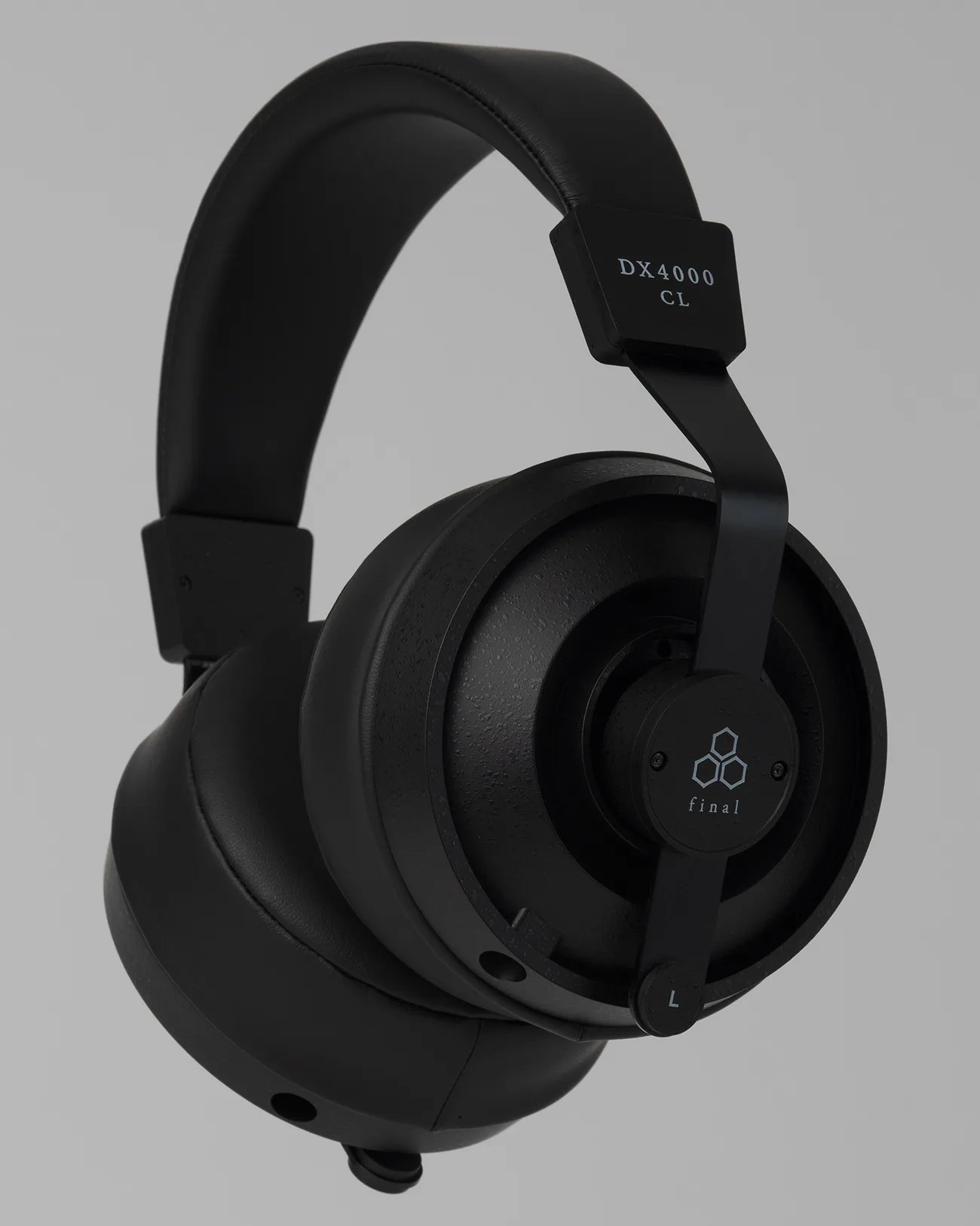 Black over-ear headphones with padded headband and ear cups, labeled "DX4000 CL" and "final" on the side.