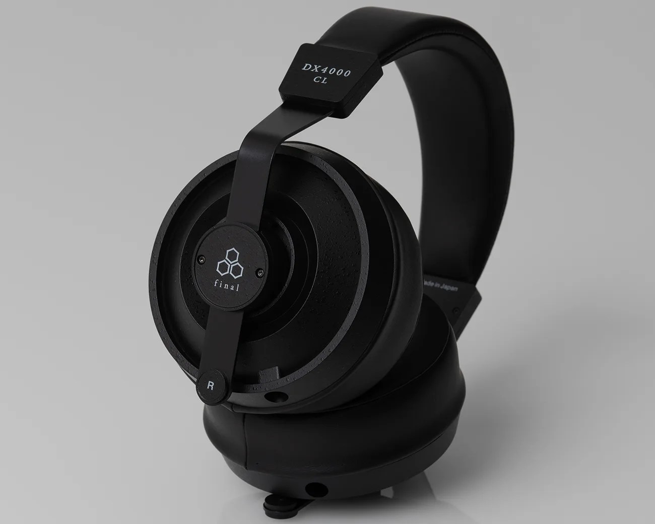 Black over-ear headphones with padded headband and "final" logo on ear cup, model DX4000 CL.