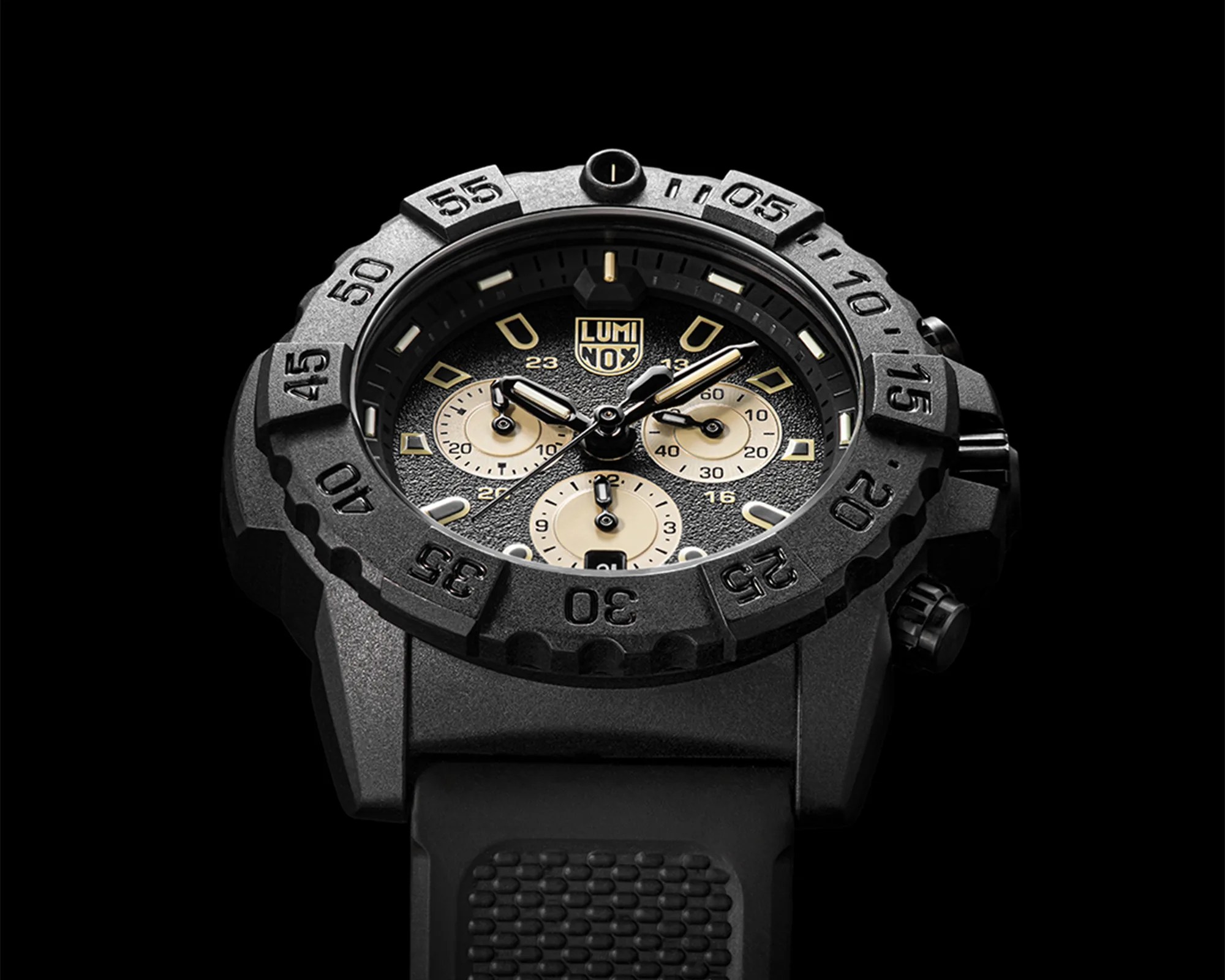 Luminox Gives Its Hardcore Chrono Dive Watch a Classic Tactical Luminox Gives Its Hardcore Chrono Dive Watch a Classic Tactical