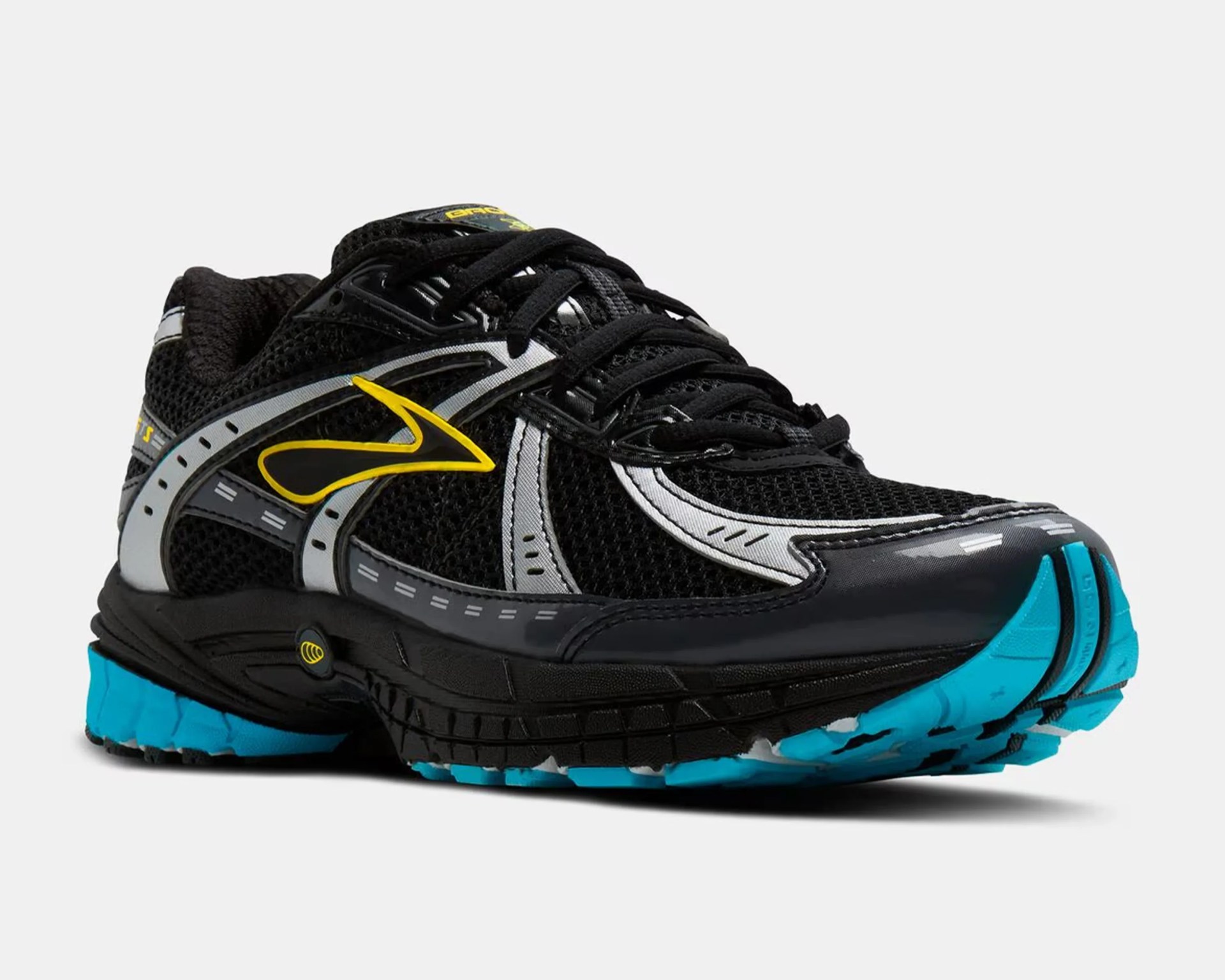 Brooks' New Retro-Styled Sneaker Finally Makes Comfort Look Cool
