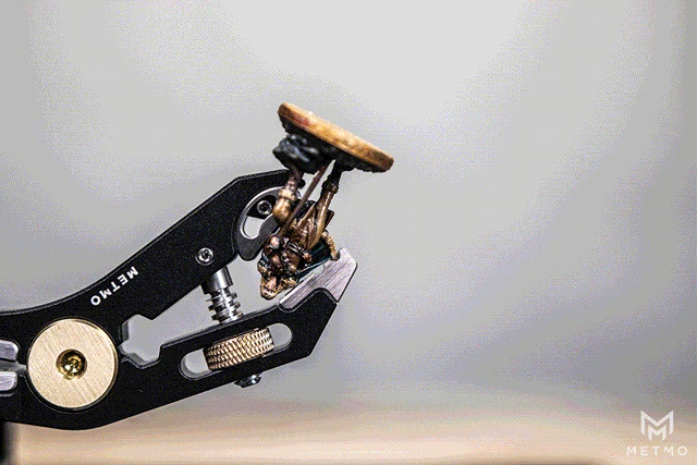 MetMo Pocket Grip clamping ability GIF