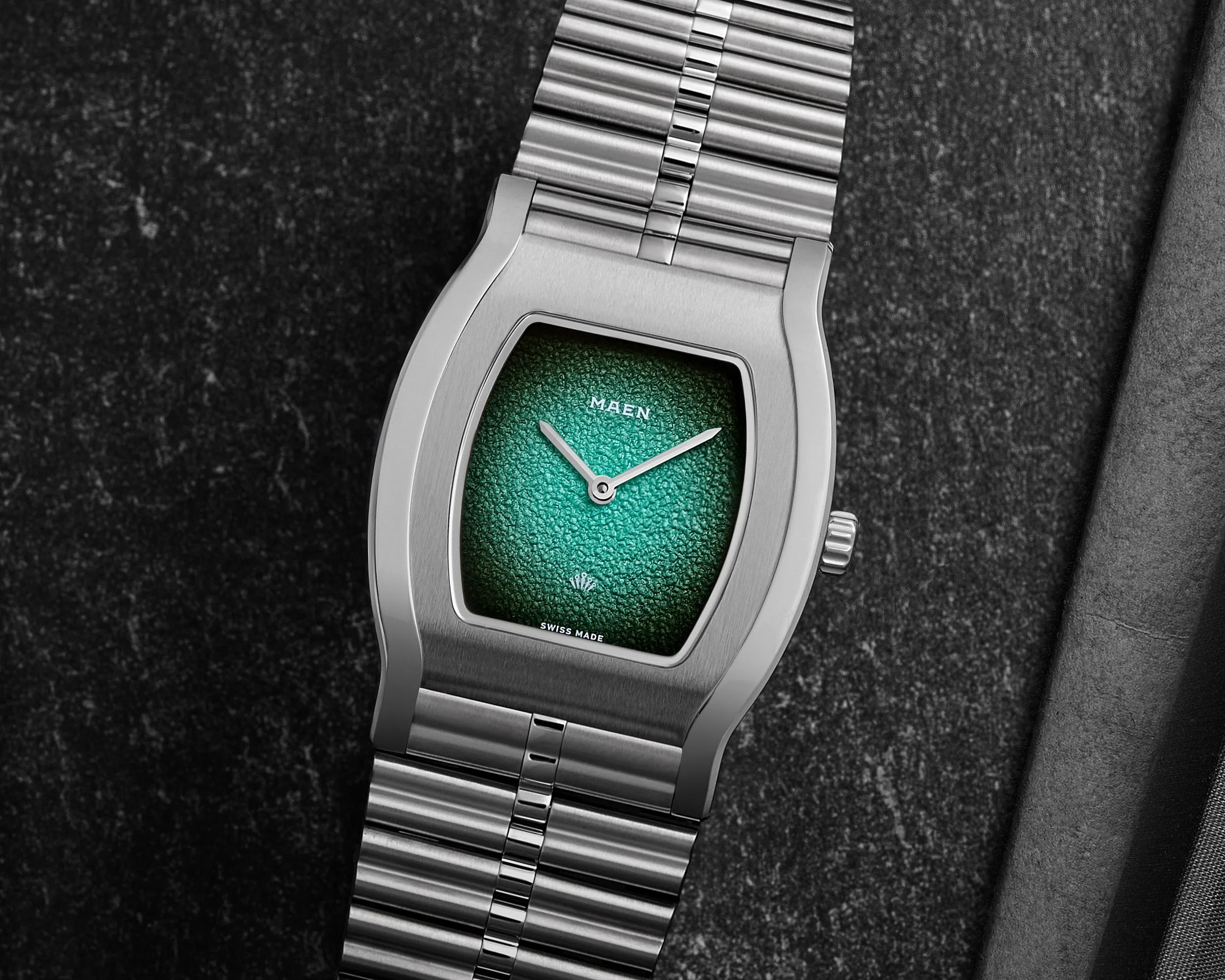 This Affordable Integrated Sports Watch Gives Serious '70s Luxury