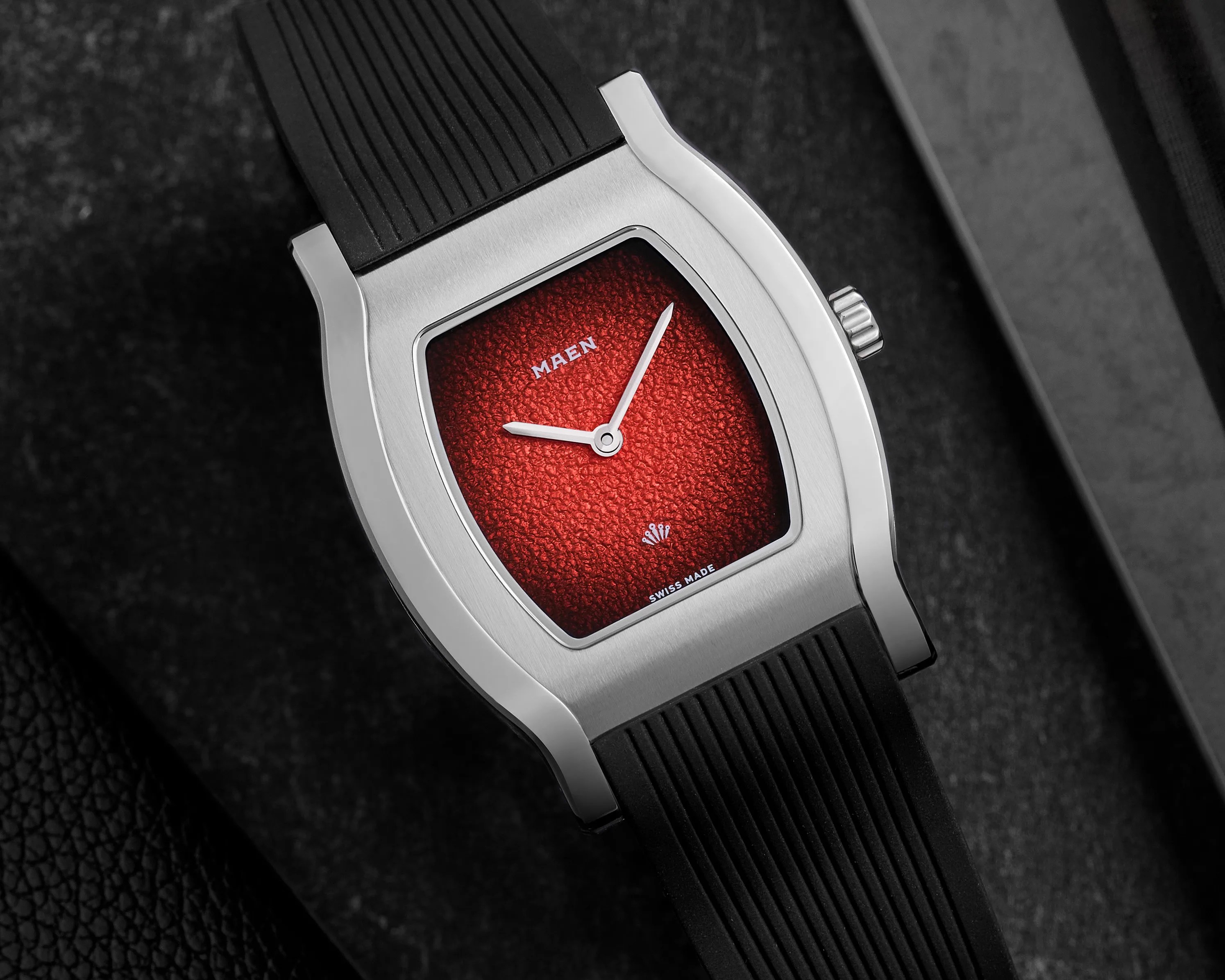 This Affordable Integrated Sports Watch Gives Serious '70s Luxury