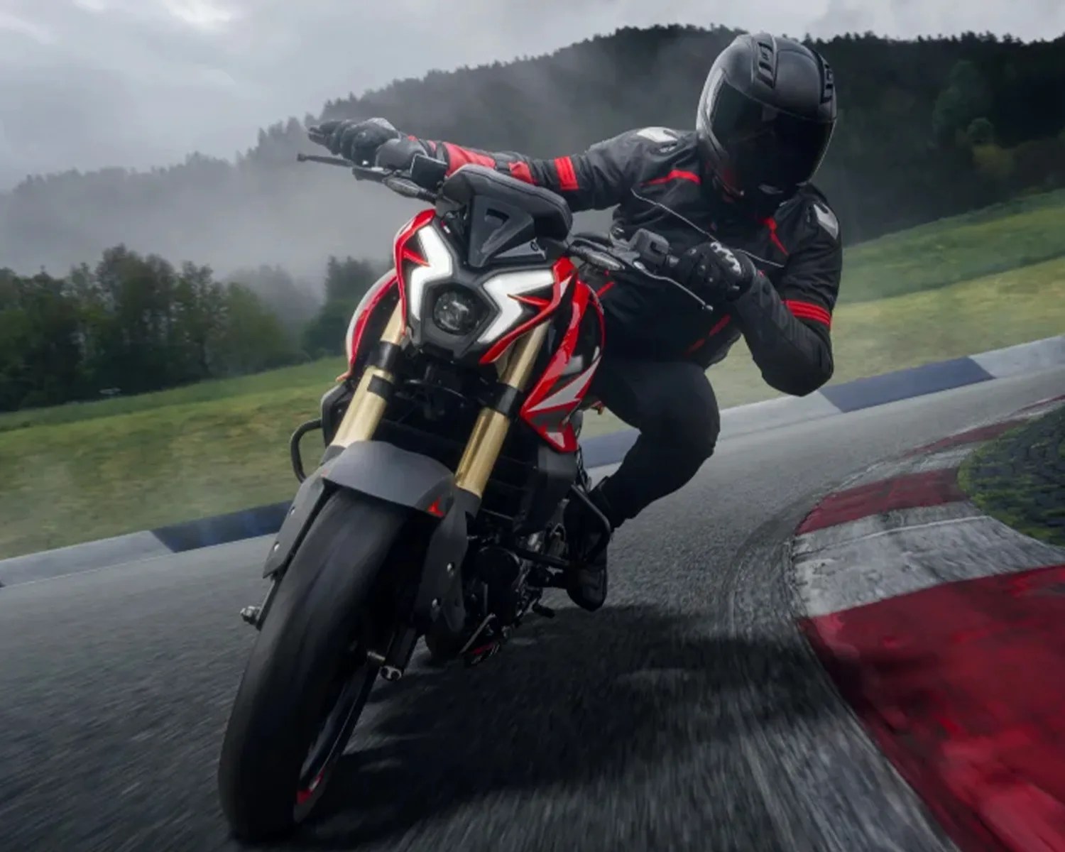 Could This Overpowered, Underpriced Street Motorcycle Wreck the Entry ...