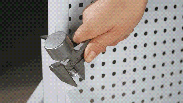 Eck Hammer wrenching action