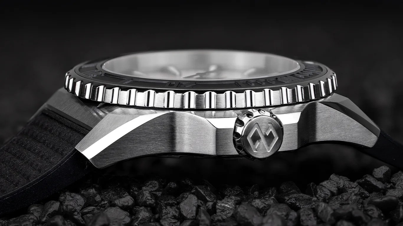 This Underrated Dive Watch Adds an Interesting Arrow to Its Quiver