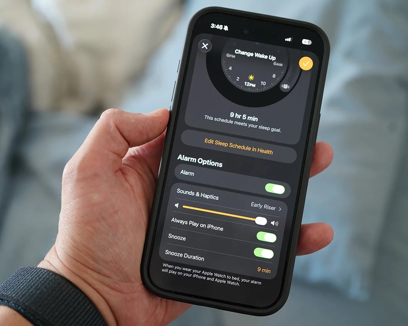 Smartphone screen showing alarm settings with wake-up time set for 9 hours 5 minutes and snooze duration of 9 minutes.