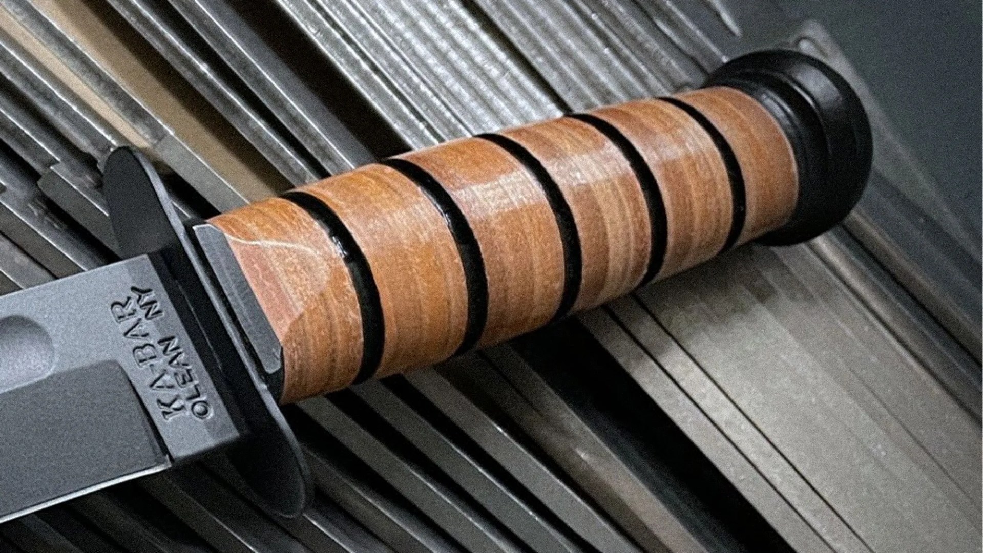 This Military Tactical Ka-Bar Knife Boasts 125 Years of Heritage and History
