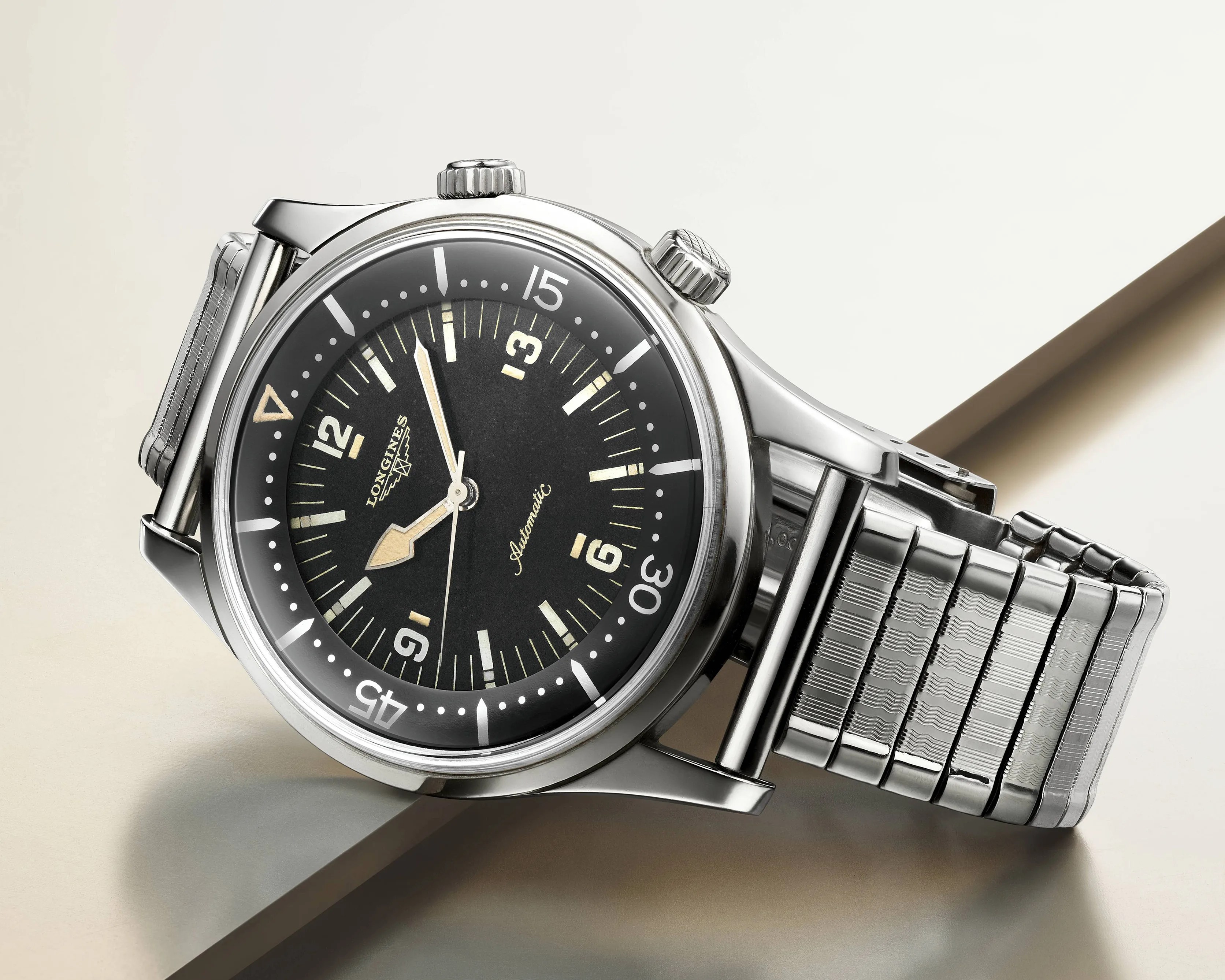 This Iconic Revival Dive Watch Gets a More Comfortable, Period-Correct ...