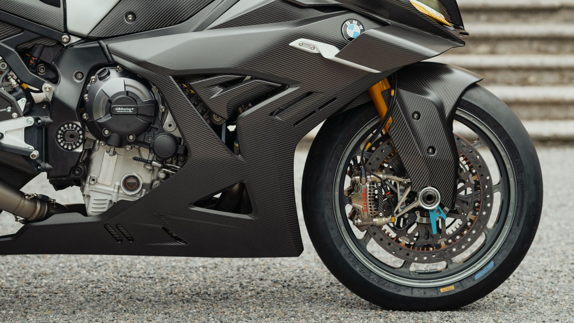 BMW Concept RR karbon gövde ve fren sistemi