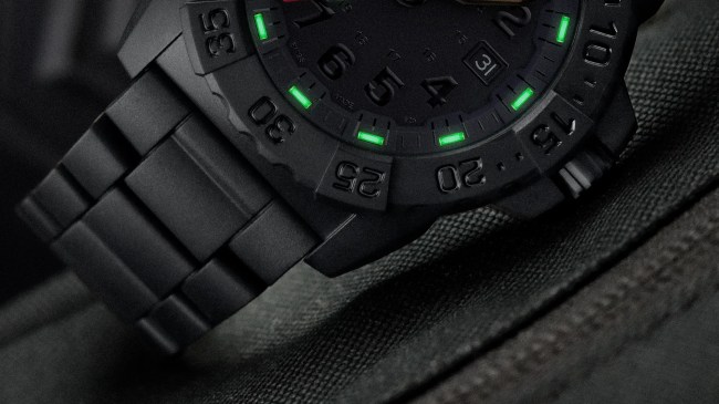Luminox’s Navy SEAL 3500 Semper Fortis Dive Watch Mates Mil-Spec Might to Ultralight Stealth