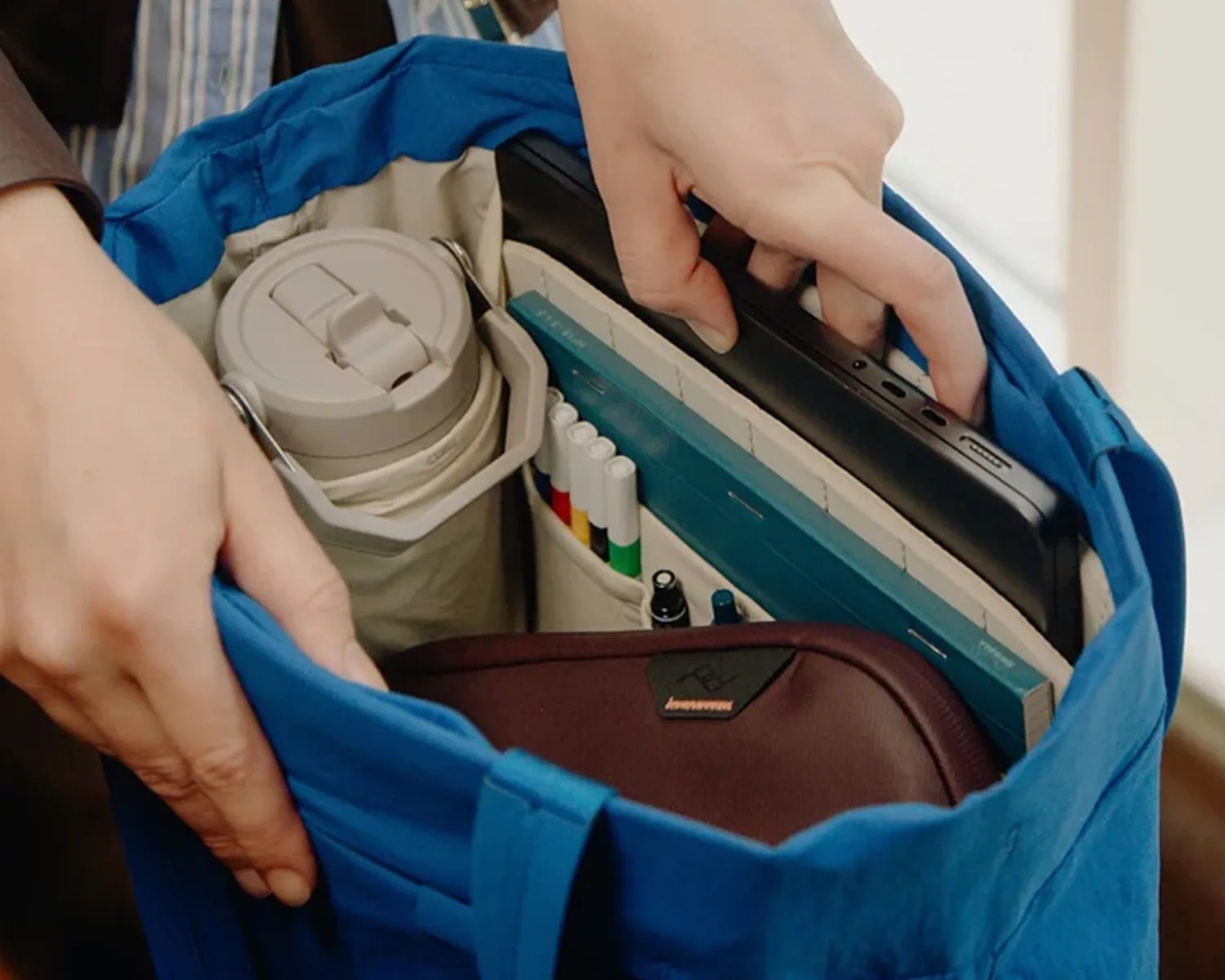 Peak Design City Line tote çantanın organize iç bölmeleri